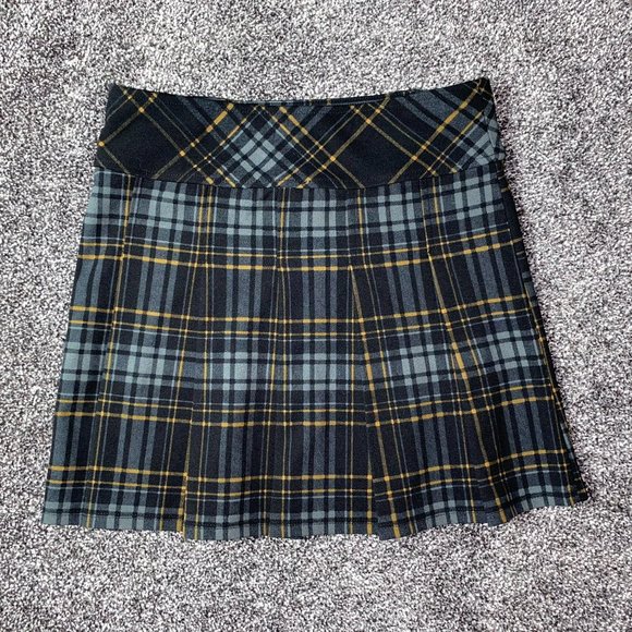 Joe B by Joe Benbasset Pleated Plaid Black Skirt Size Small - Picture 2 of 3